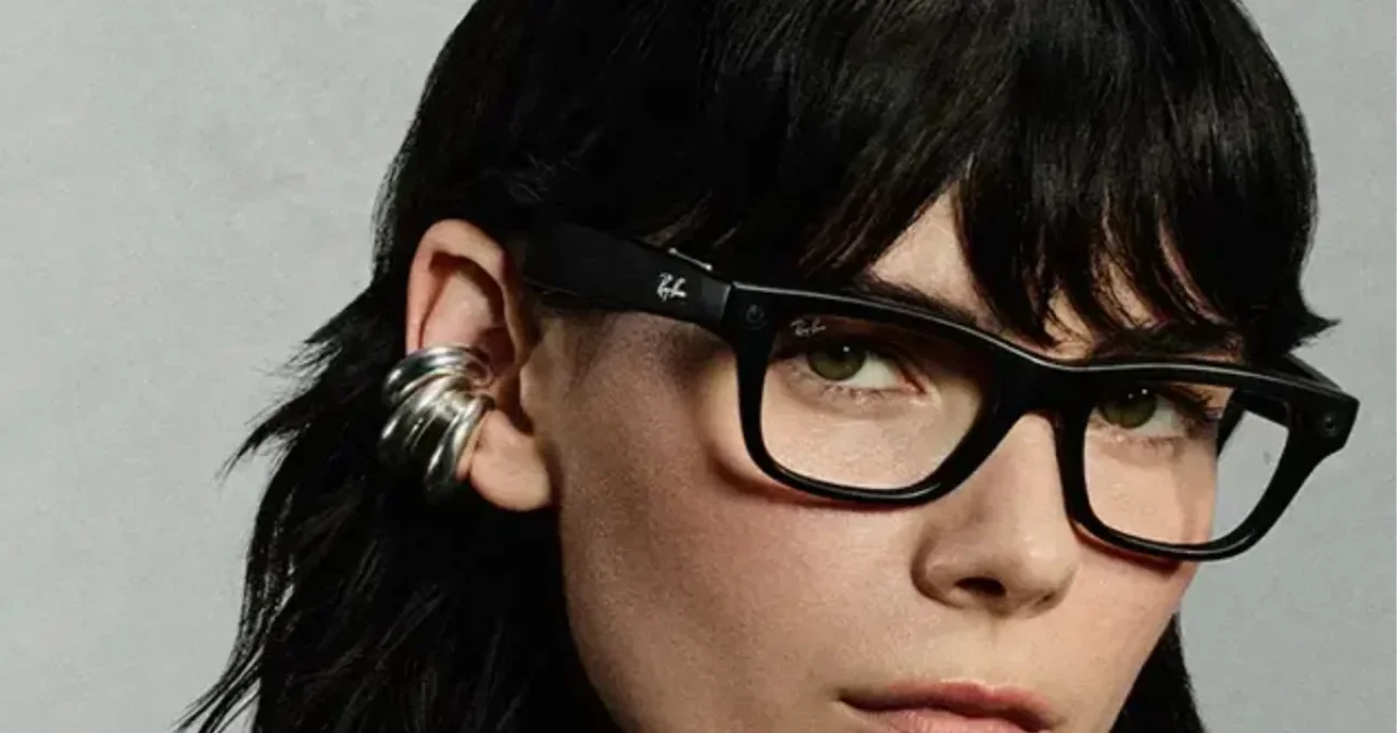 Apple's Approach to Smart Glasses: Prioritizing Transparency Over Secrecy